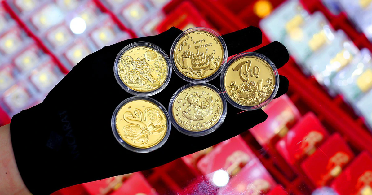 Gold Slides Toward $4,100 Support as Central Bank Buying Fuels Bullish November Outlook