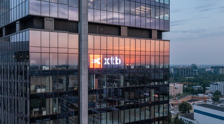 XTB Shares Dip 5% After Polish Regulator Confirms $5.35M Penalty, Even as Stock Nears STOXX 600 Debut